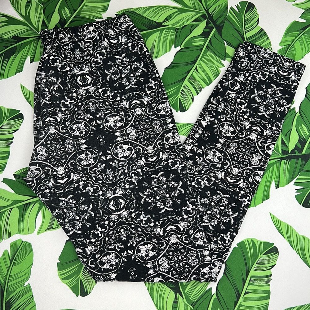 Pink Rose Black White Printed Soft Stretch Leggings